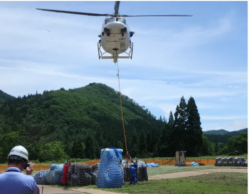 ヘリコプターによる資材運搬